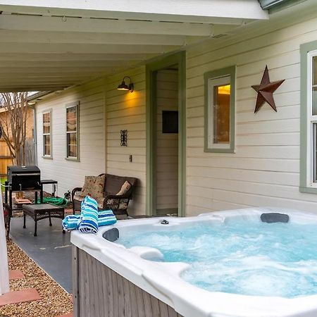 Longhorn Lodge - Fire Pit & Hot Tub Fredericksburg Extérieur photo