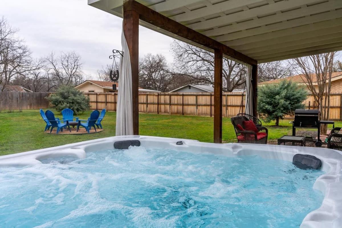 Longhorn Lodge - Fire Pit & Hot Tub Fredericksburg Extérieur photo